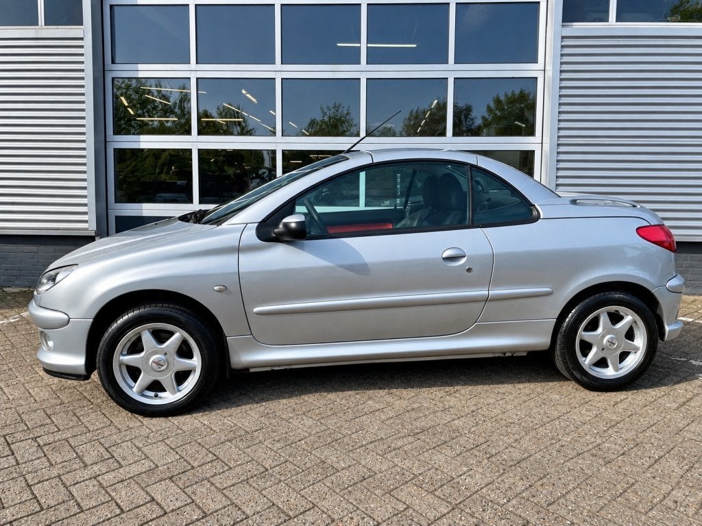 Peugeot 206 1.6i 16v Cabrio, Nw APK (bj 2002), Auto's, Voorwielaandrijving, Gebruikt, 4 cilinders, Cabriolet