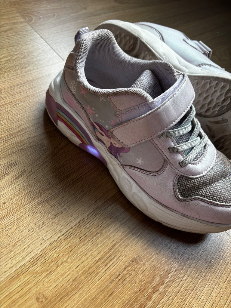 Sneakers voor een meisje maat 36 gloeien, Ophalen of Verzenden, Zo goed als nieuw, Meisje, Schoenen