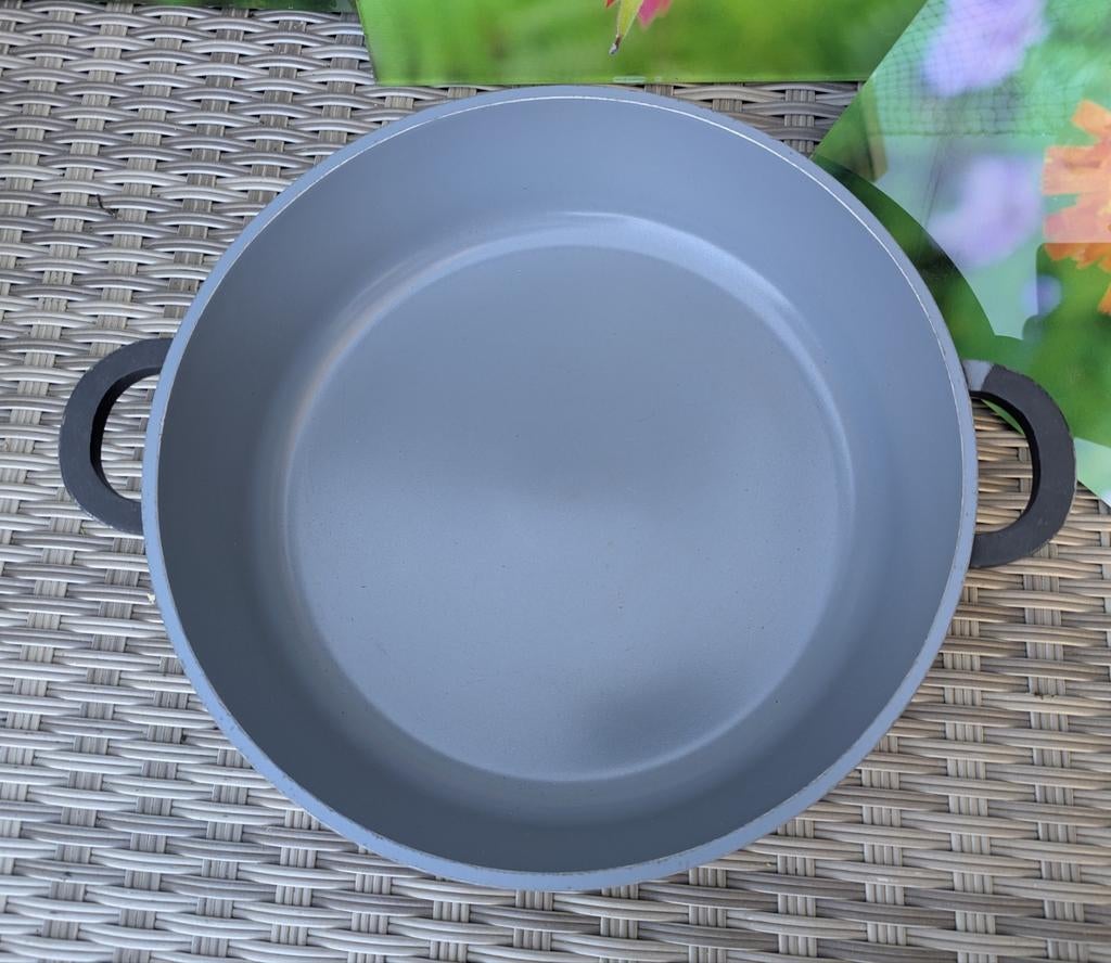 Sola hapjespan in perfekte staat, 28.5 cm diameter, Ophalen of Verzenden, Zo goed als nieuw, Rvs, Koekenpan of Braadpan