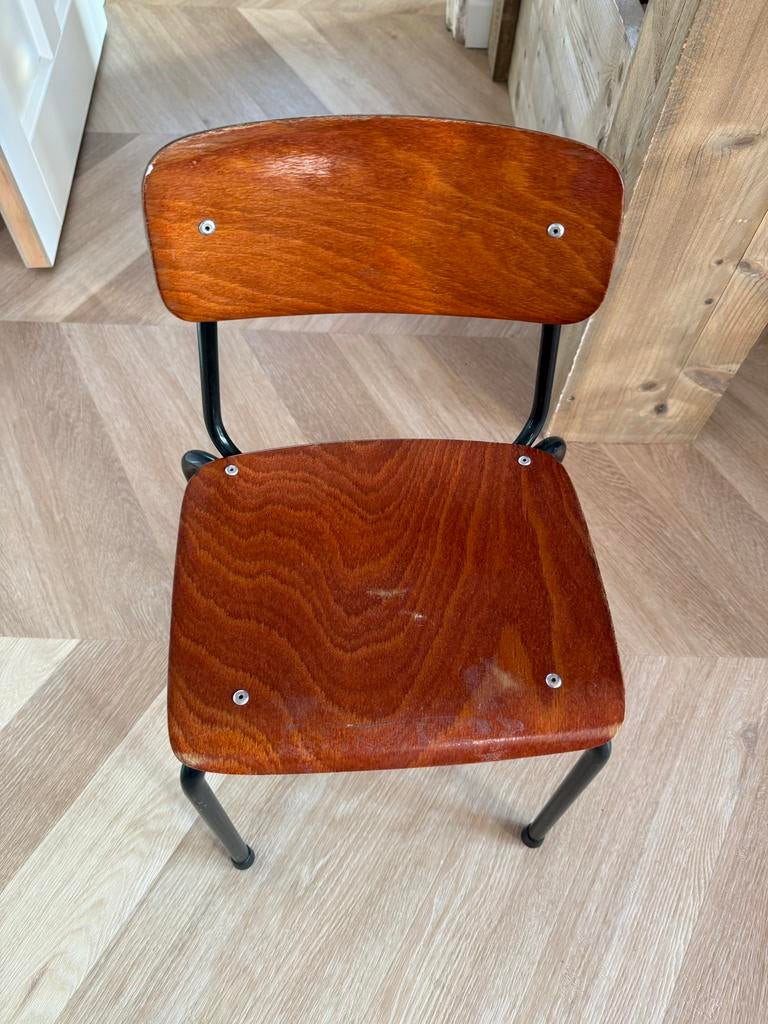 Vintage schoolstoeltje kleuter met metalen frame, Huis en Inrichting, Stoelen, Ophalen, Gebruikt, Bruin, Eén