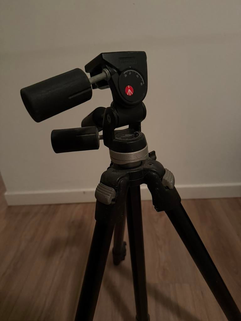 Manfrotto statief met 141RC kop – stevig en professioneel, Audio, Tv en Foto, Fotografie | Statieven en Balhoofden, Ophalen, Gebruikt