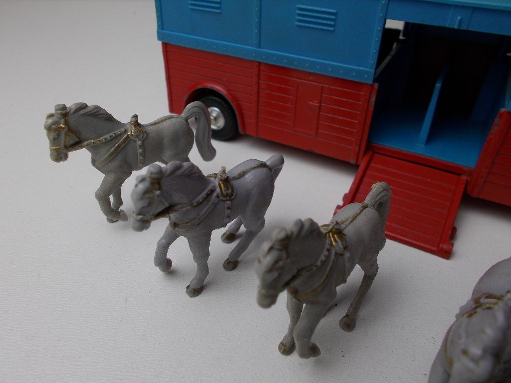 1962 Corgi MajorToys 1130 CHIPPERFIELDS HORSEBOX+HORSES! -A-, Ophalen of Verzenden, Zo goed als nieuw, Bus of Vrachtwagen, Corgi