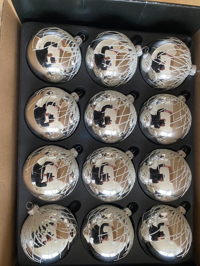 12 Glazen zilver dikke sneeuw Kerstballen in doos zgan!, Diversen, Kerst, Zo goed als nieuw, Ophalen of Verzenden