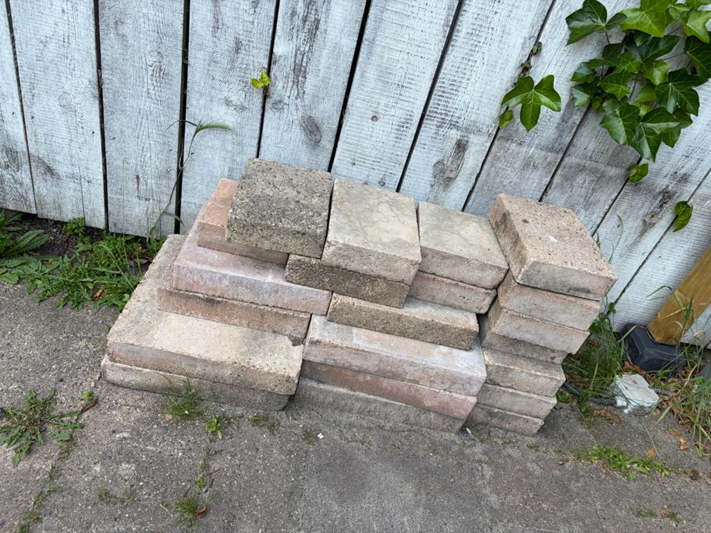 Gratis af te halen: Gebruikte tegels, Overige materialen, Gebruikt, Ophalen of Verzenden, 20 tot 40 cm