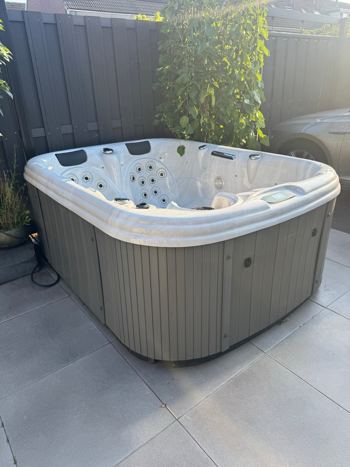 Spa / Jacuzzi te koop – 3 personen, Ophalen of Verzenden, Zo goed als nieuw, Afdekzeil, Vast
