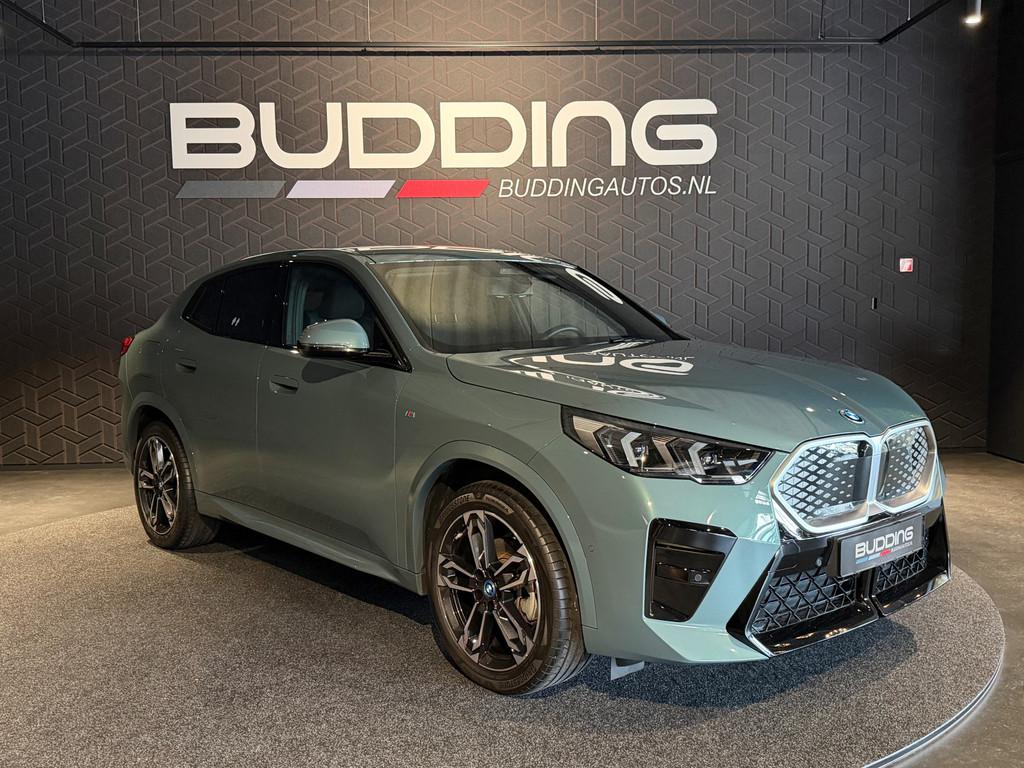 BMW iX2 eDrive20 67 kWh | M-sport | Camera | (bj 2024), Auto's, BMW, 33 min, Skiluik, 420 min, 204 pk