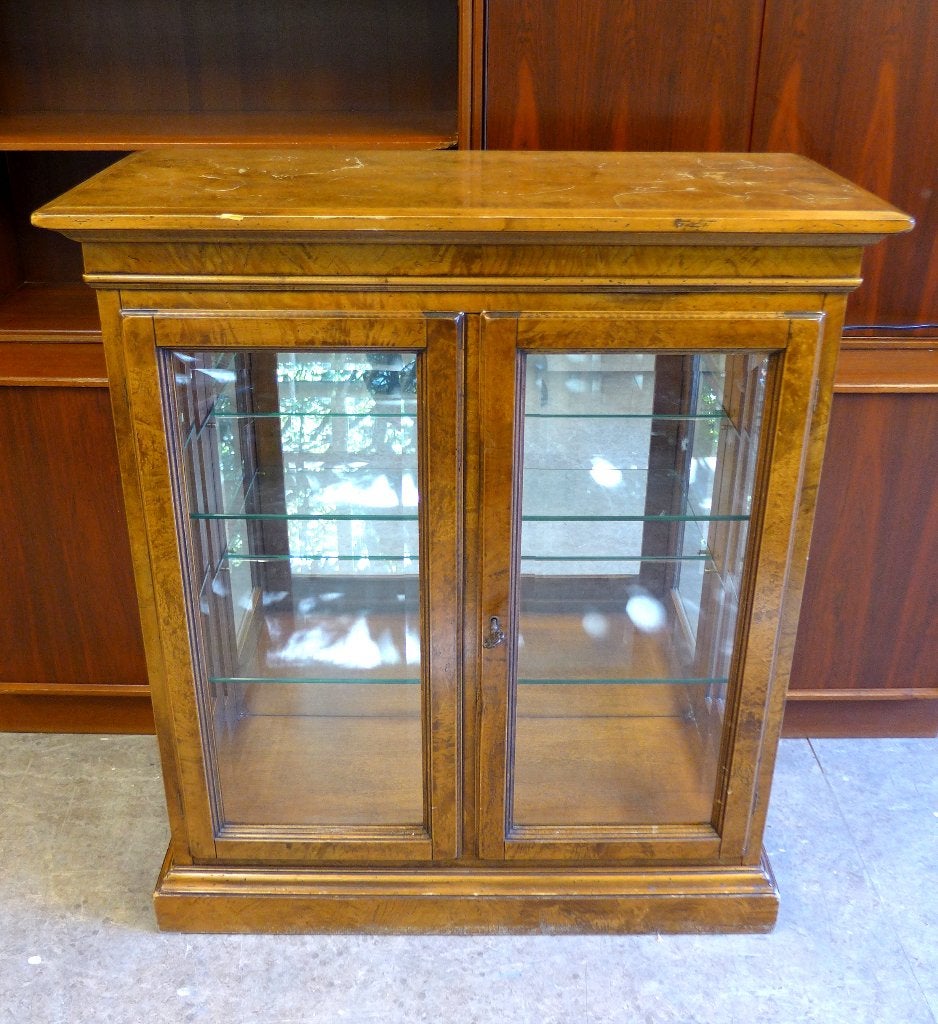 Prachtige antieke vitrine kast  Selva, Antiek en Kunst, Antiek | Meubels | Kasten, Ophalen
