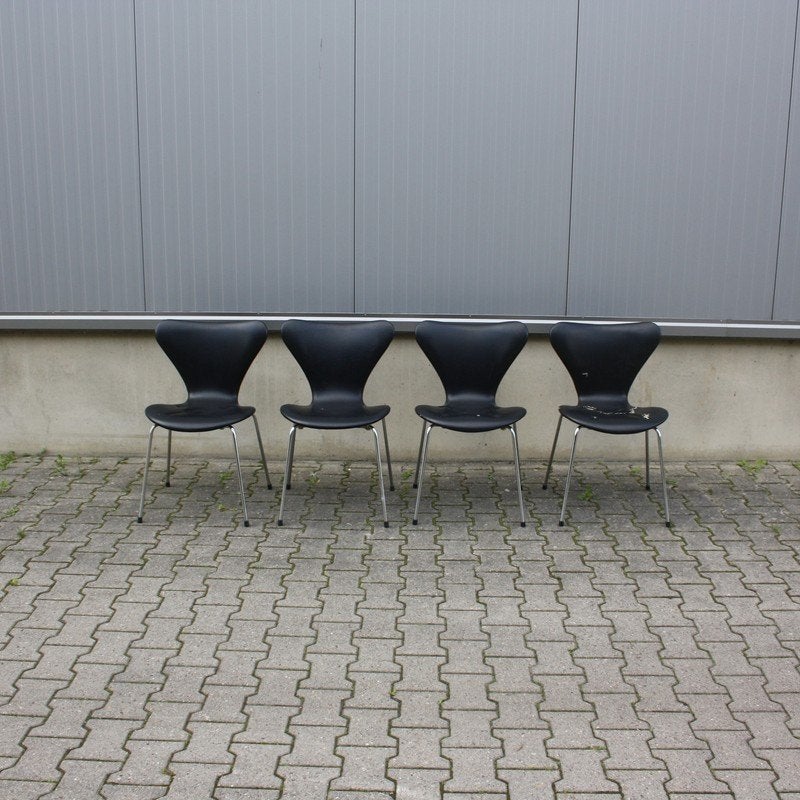 4 x 3107 Vlinderstoel ( stoffeerobjecten ) Fritz Hansen, Ophalen, Gebruikt, Onbekend, Vier