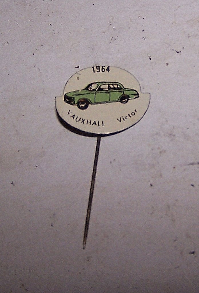 Vintage pin Vauxhall Victor 1964. Zeldzaam. Izgs., Ophalen of Verzenden, Zo goed als nieuw, Auto's
