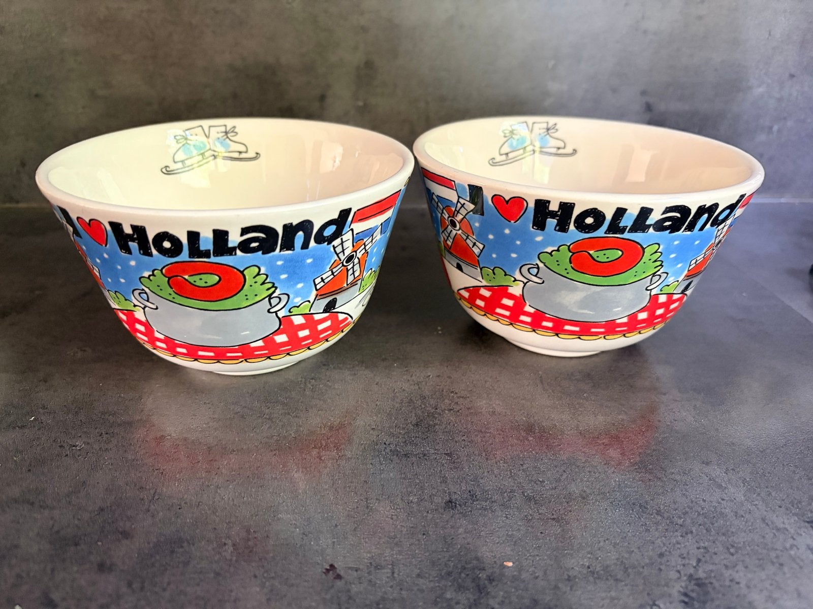 2x Hollandse soepkommen met winterse en Hollandse print, Huis en Inrichting, Ophalen, Keramiek, Zo goed als nieuw, Kom(men)