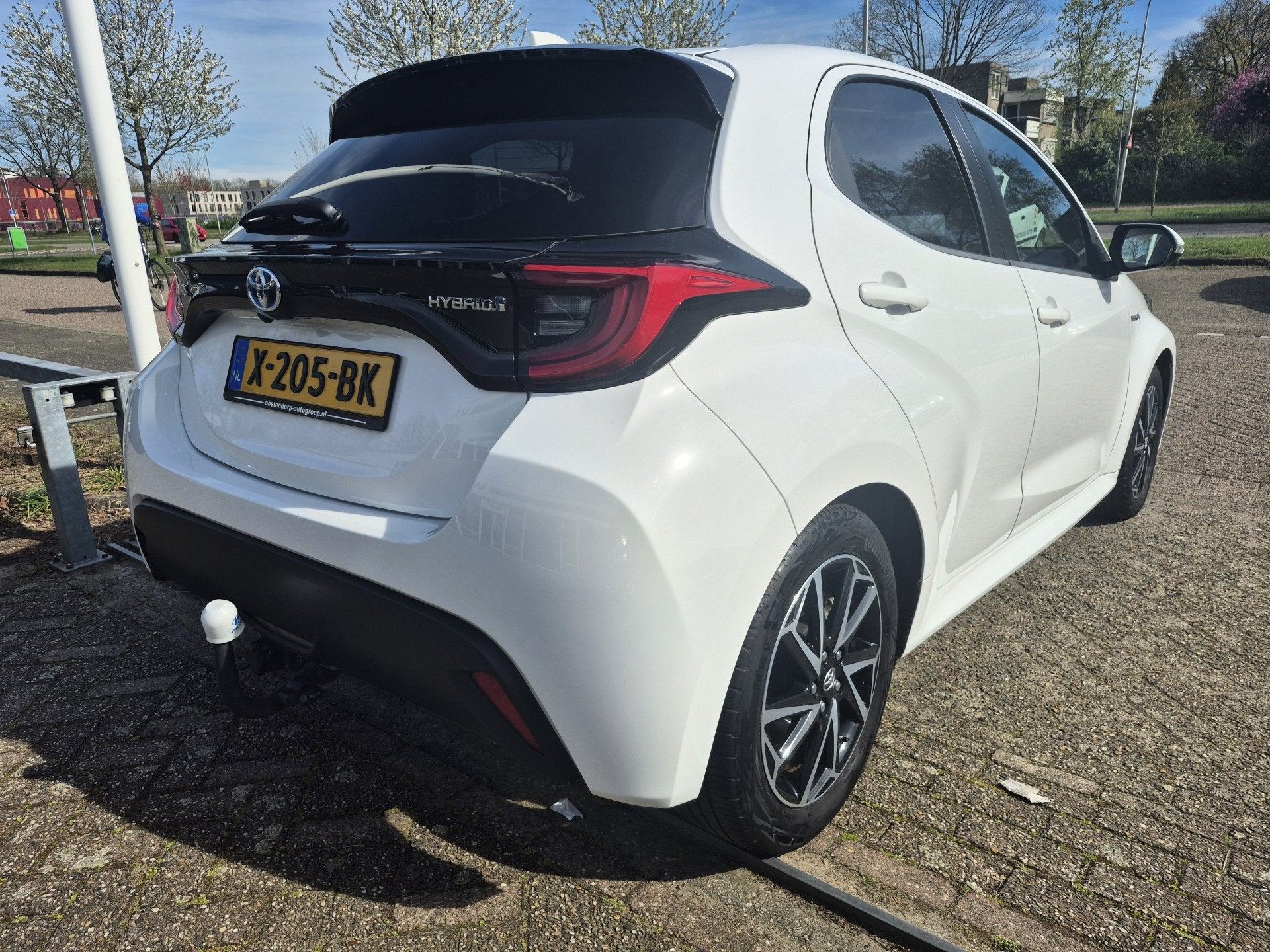Toyota Yaris 1.5 Hybrid Dynamic TREKHAAK (bj 2021), Auto's, Toyota, 12 maanden, Gebruikt, Euro 6, 450 kg