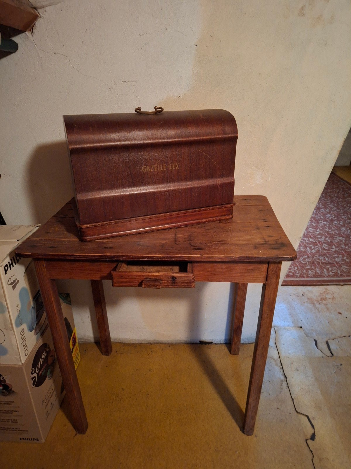 Antieke Gazelle Lux Naaimachine met Houten Tafel, Ophalen
