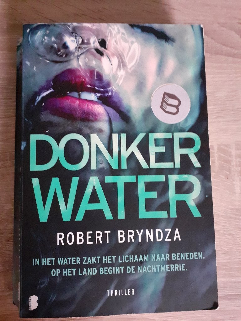 Donker Water (Robert Bryndza), Boeken, Thrillers, Ophalen of Verzenden, Gelezen, Robert Bryndza