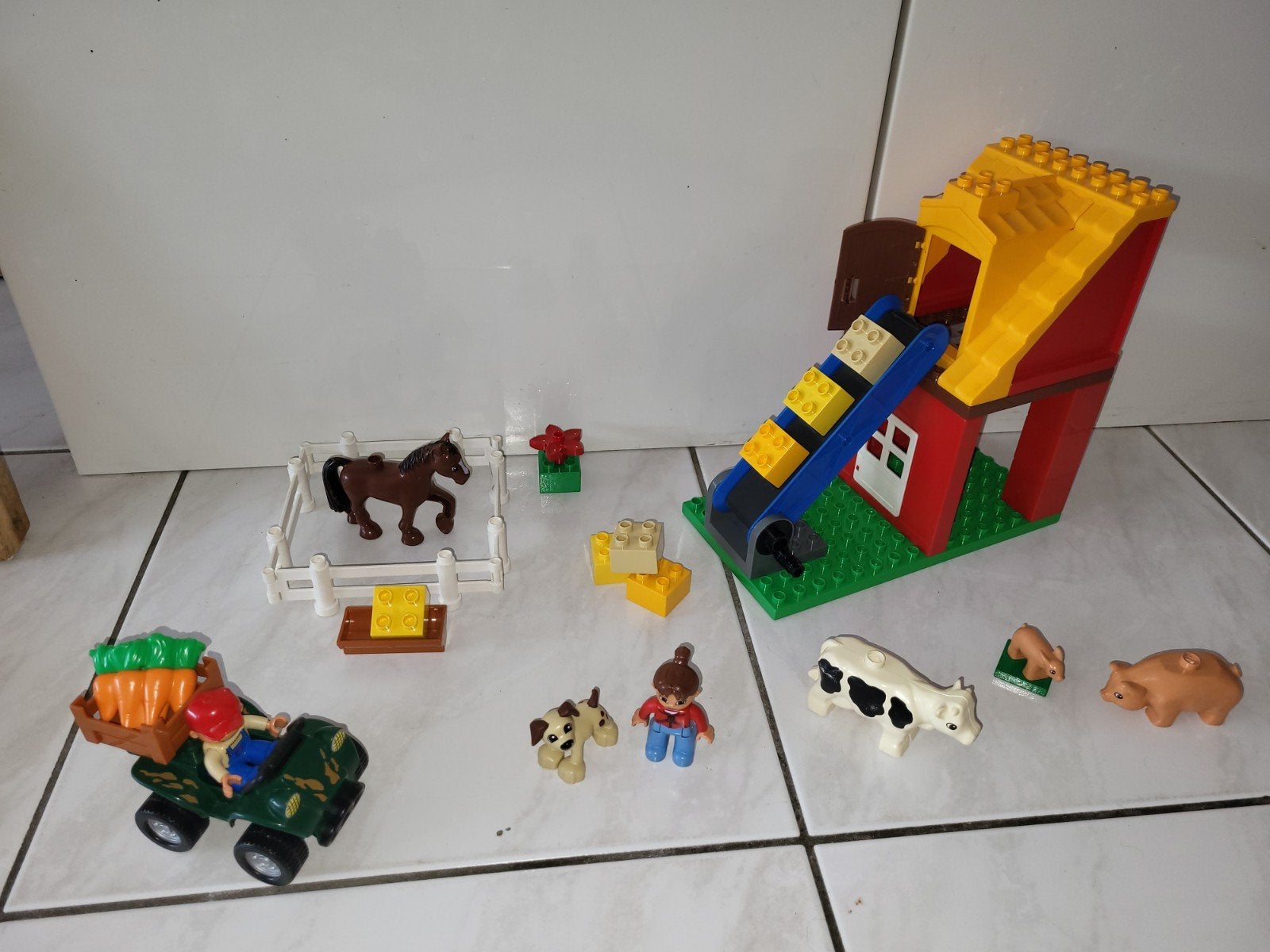 Duplo boerderij met lopende band