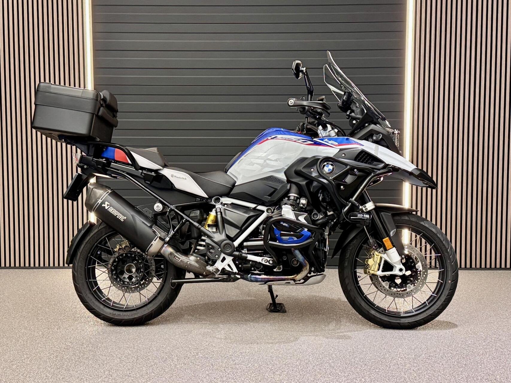 BMW R 1250 GS Style HP Akrapovic Dynamiek Rijmodi Pro, Motoren, Motoren | BMW, 1254 cc, Handvatverwarming, Meer dan 35 kW, Toermotor