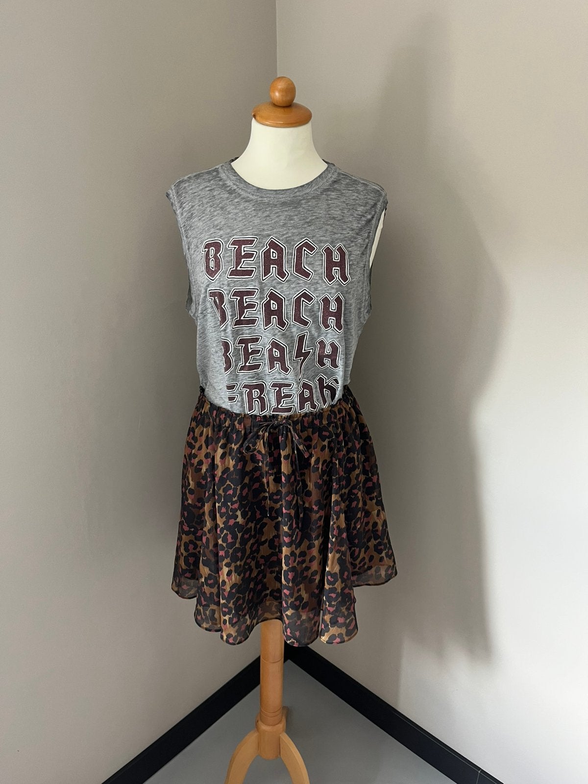 Maison Scotch set grijze top & tijger rokje M, Kleding | Dames, Tops, Maat 38/40 (M), Bruin, Ophalen of Verzenden, Zo goed als nieuw
