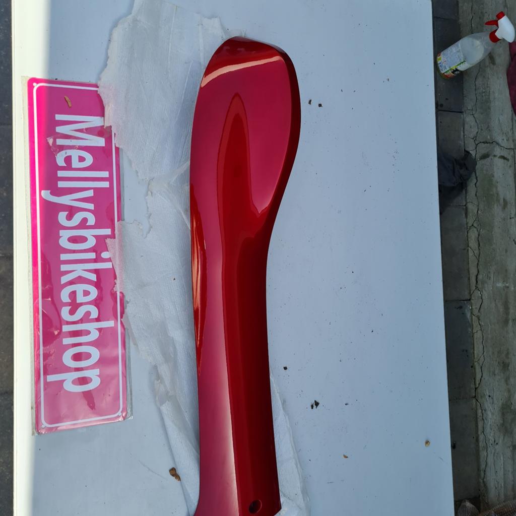 Sym fiddle side skirt zijkap bord rood, Motoren, Tuning en Styling, Ophalen of Verzenden, Sym, Info@sym.nl, Nl