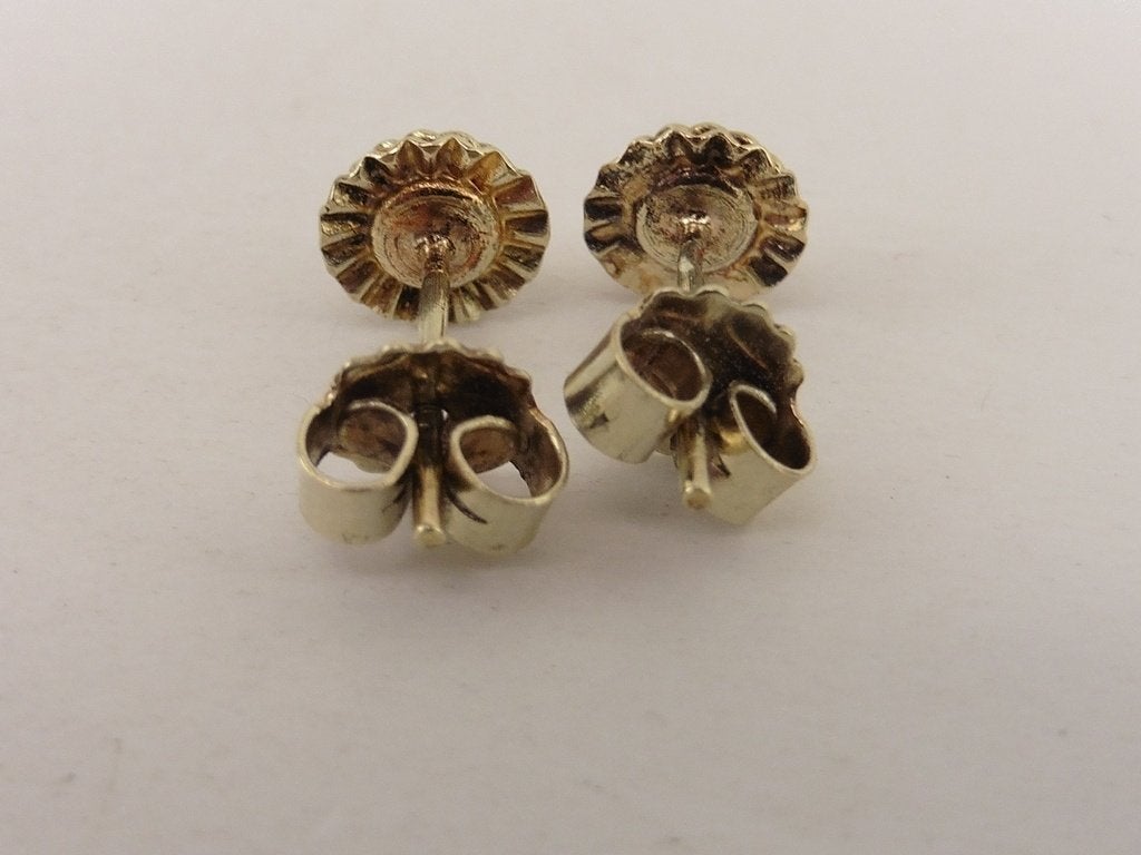 Gouden oorknopjes met granaat                            G37, Gebruikt, ., Ophalen of Verzenden, .