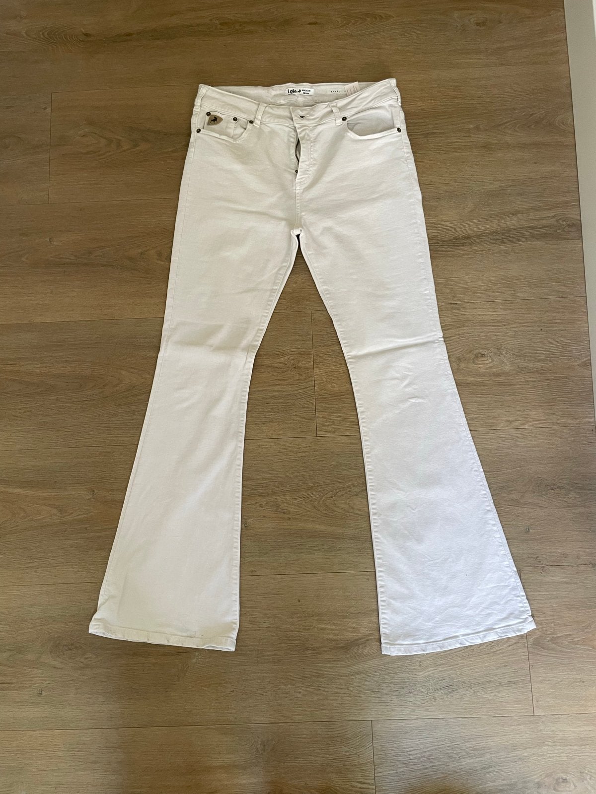 Lois Raval High Rise Flare Jeans Ecru - Maat 32/L34, Maat 38/40 (M), Beige, Ophalen of Verzenden, Zo goed als nieuw