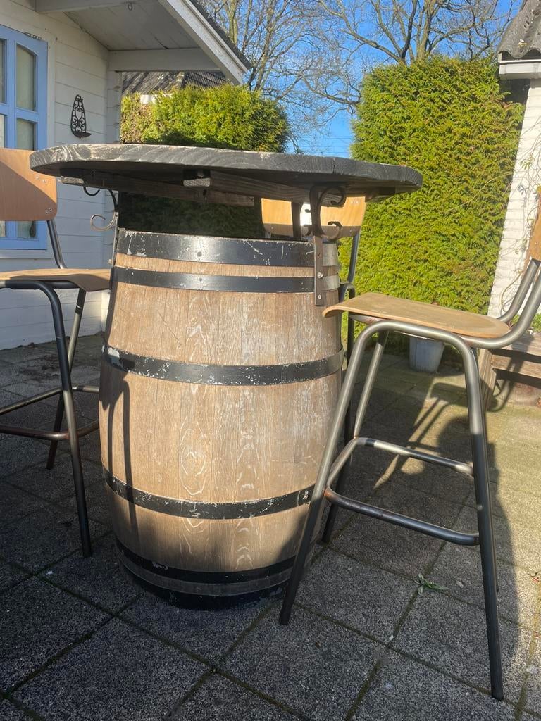 Sfeervolle WIJNVAT terras tafel + bijpassende hoge stoelen., Ophalen of Verzenden, Gebruikt