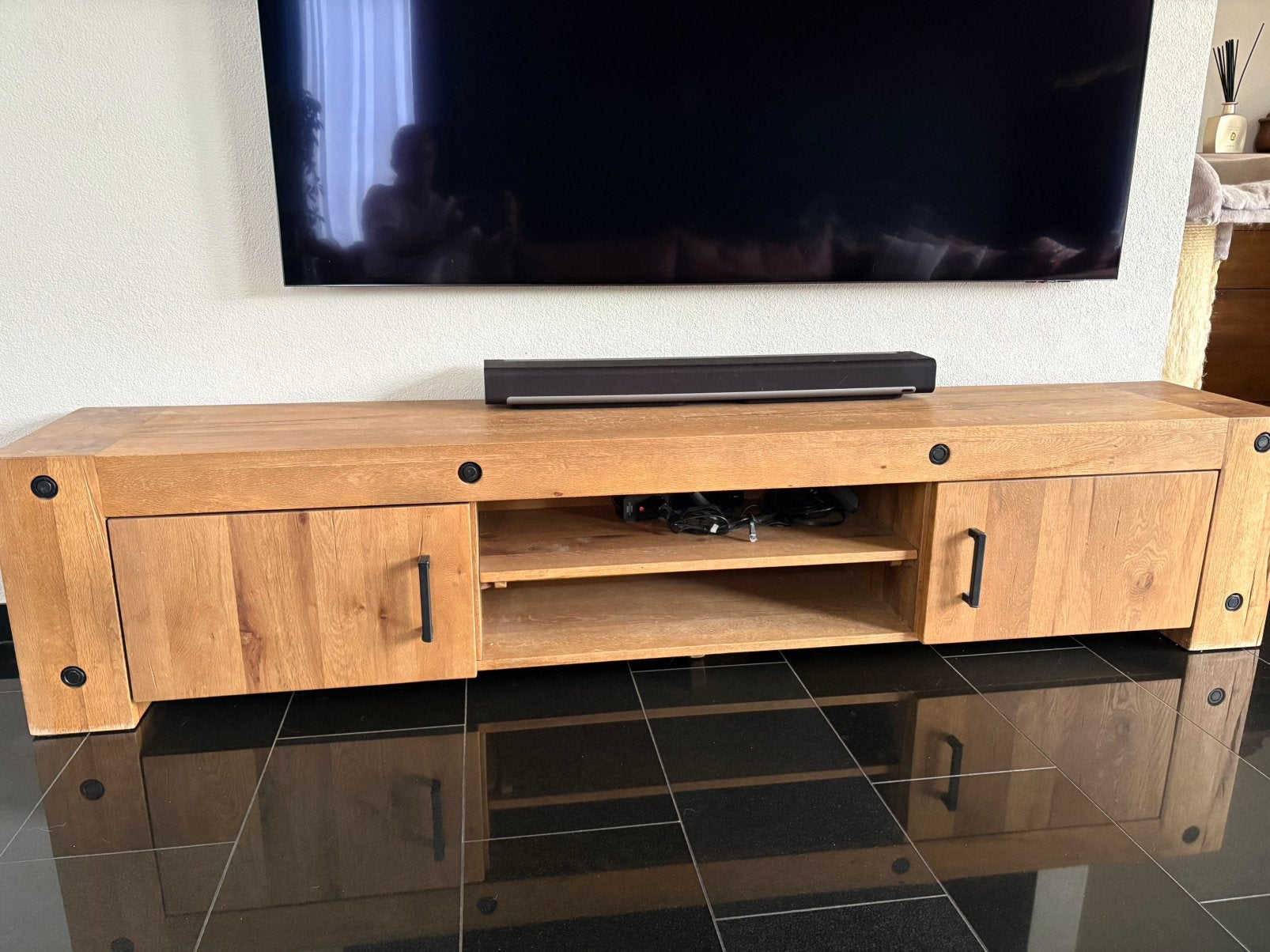 Goossens Houston TV-meubel - Massief Eiken - 228x40x47cm, Huis en Inrichting, Kasten | Televisiemeubels, Zo goed als nieuw, Minder dan 100 cm