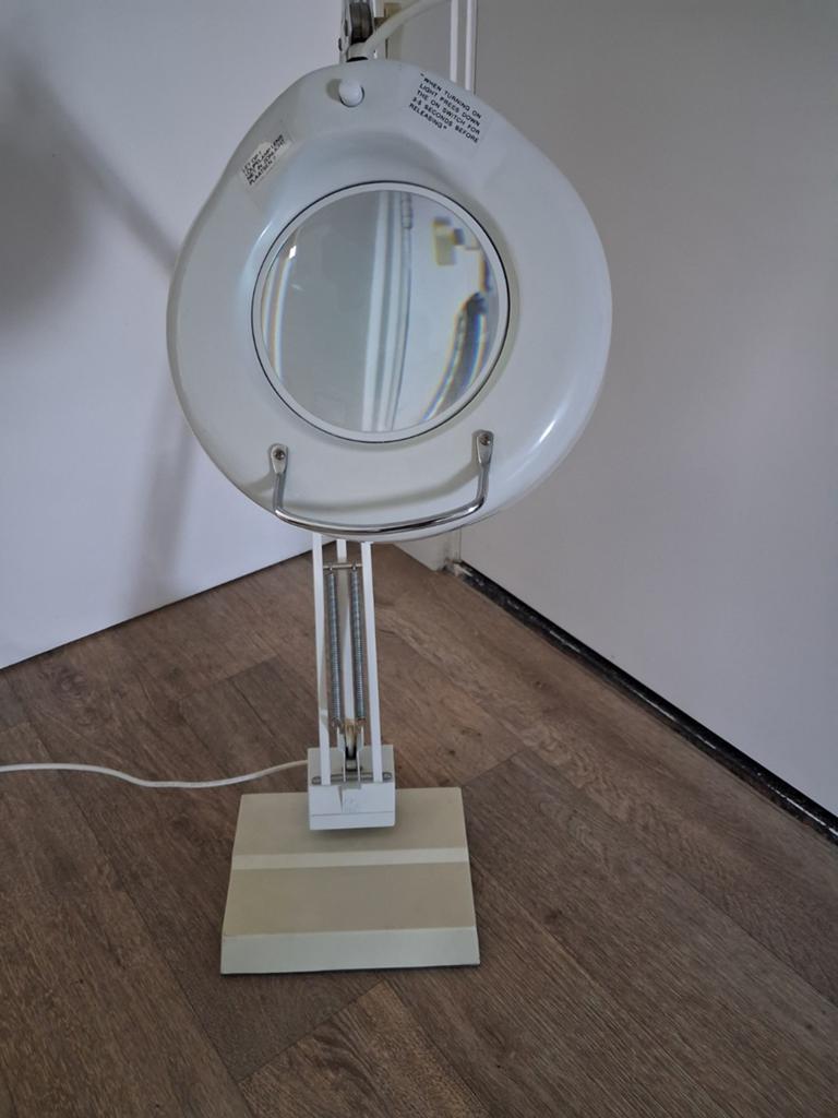 Vintage Loeplamp met Verlichting en Zwenkarm, Ophalen of Verzenden, Gebruikt, Loeplamp