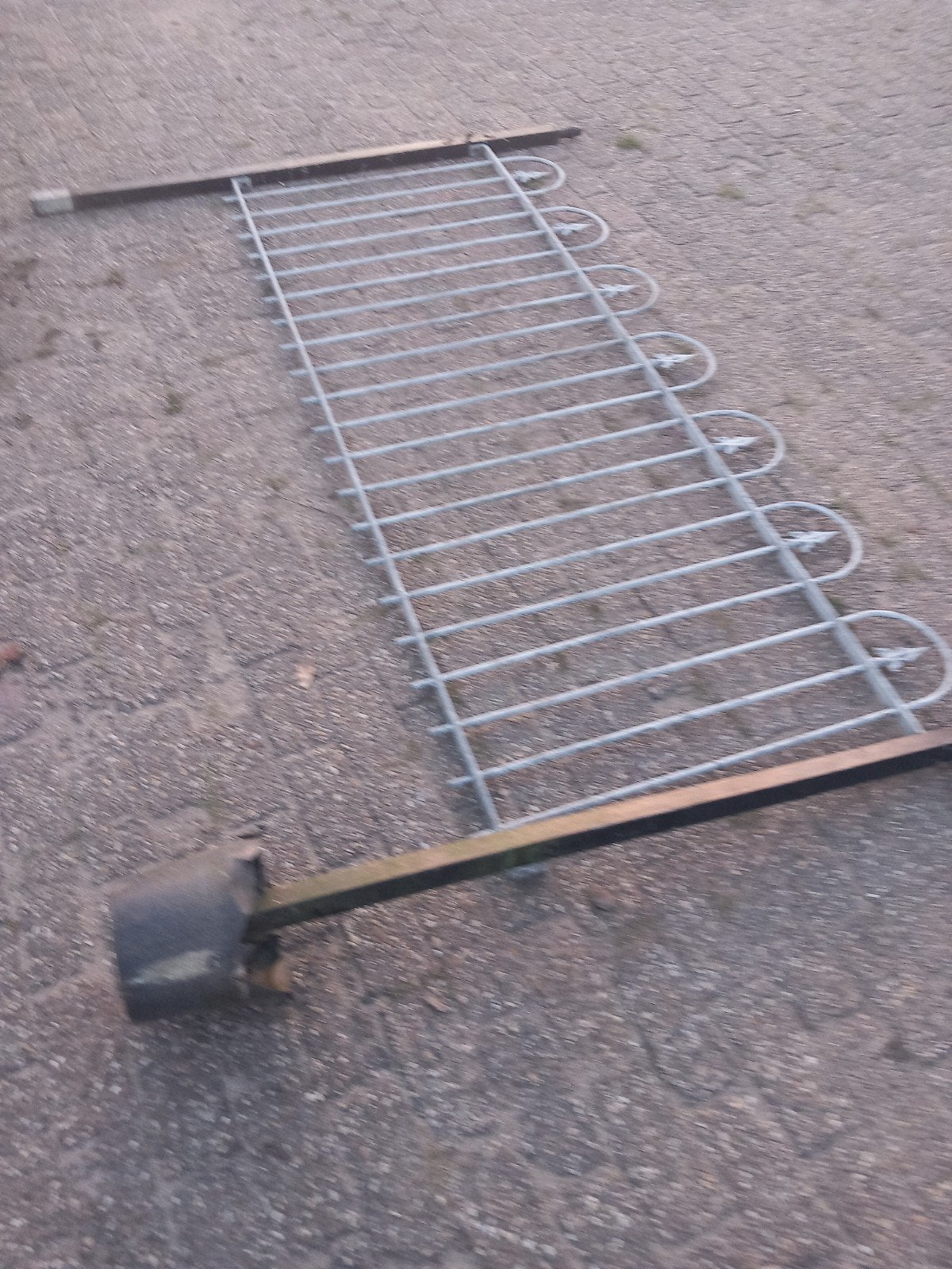 smeedijzeren tuinhekje, Ophalen, IJzer, Sierhekwerk
