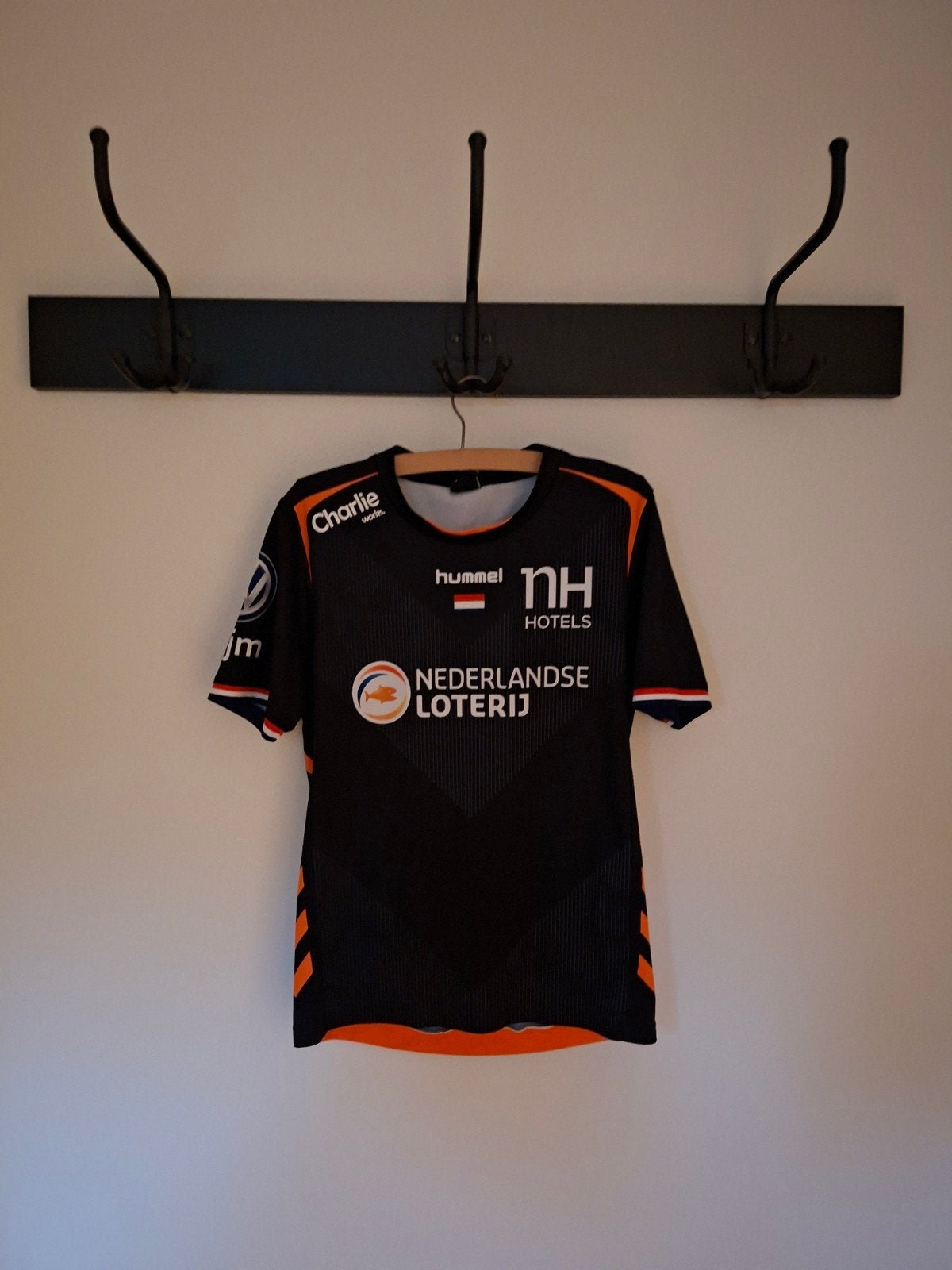 Hummel TeamNL handbal uitShirt Zwart/Oranje Maat 140, Ophalen of Verzenden, Zo goed als nieuw, Jongen of Meisje, Sport- of Zwemkleding