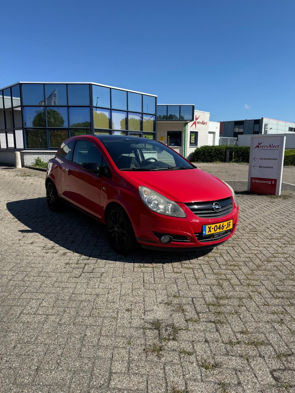 Opel Corsa 1.4 64KW 3D 2010 Rood, Auto's, Voorwielaandrijving, 40 €/maand, 1398 cc, 4 cilinders