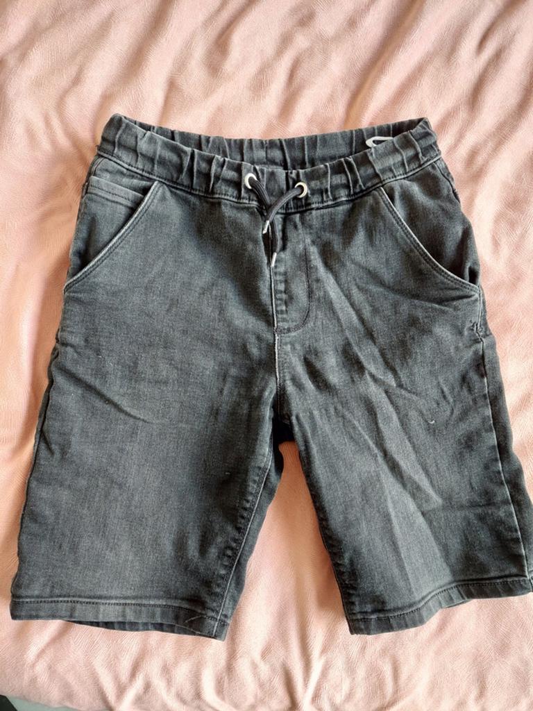 Stoere grijze zwarte spijkerbermuda maat 146/152, Kinderen en Baby's, Kinderkleding | Maat 146, Broek, Jongen of Meisje, Ophalen of Verzenden