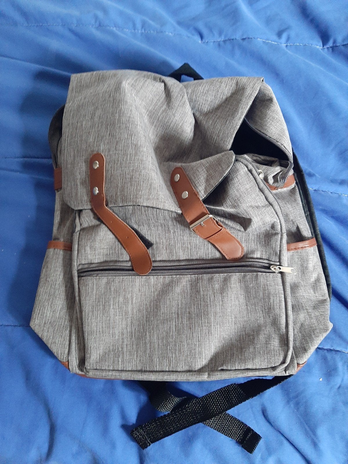 Stijlvolle grijze rugzak met bruine accenten, Sieraden, Tassen en Uiterlijk, 25 tot 40 cm, Ophalen of Verzenden, Zo goed als nieuw