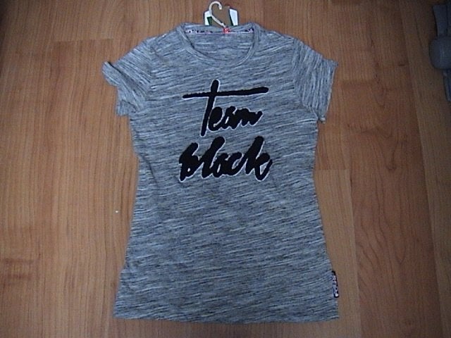VINGINO mooi NIEUW zwart / grijs / wit t-shirt + zwarte teks, Kinderen en Baby's, Kinderkleding | Maat 164, Meisje, Nieuw, Ophalen of Verzenden