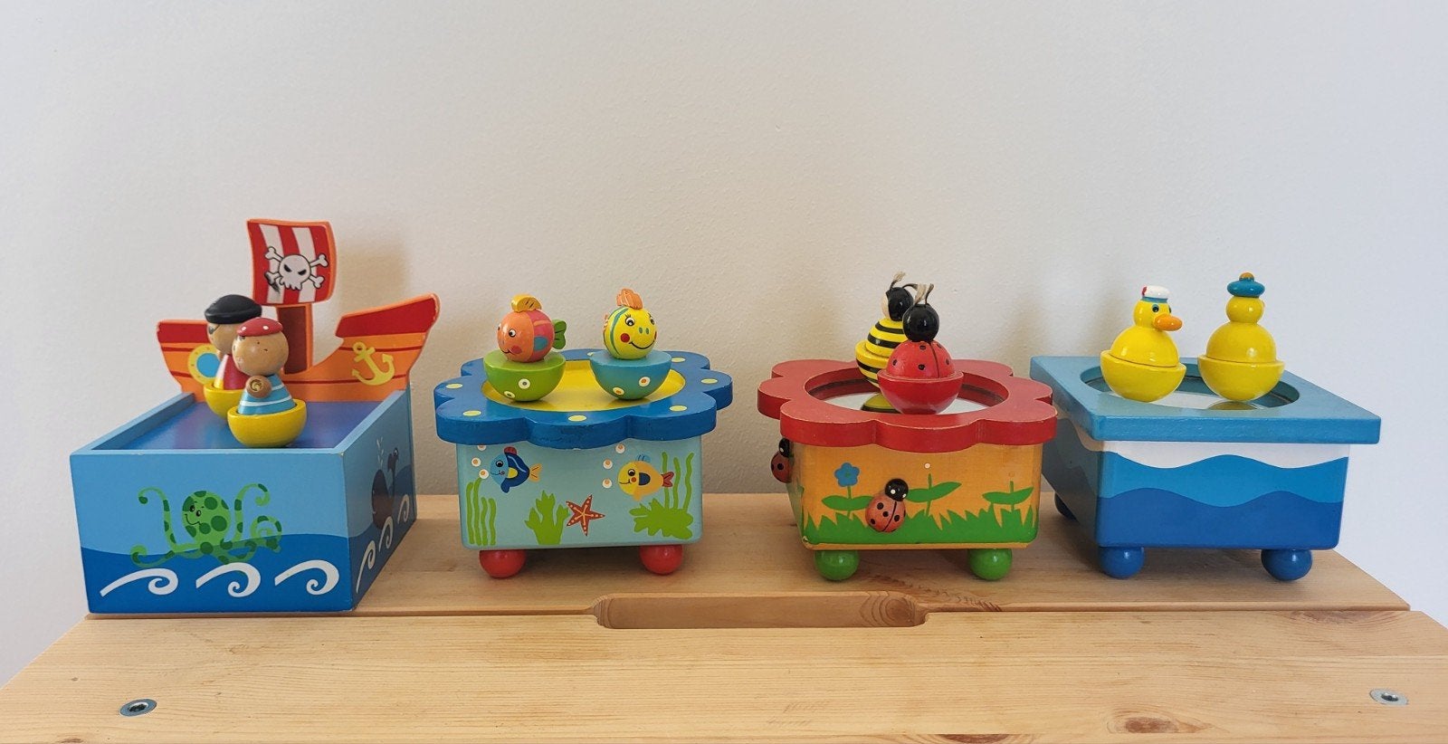 4 Houten muziekdoosjes met dansende poppetjes, Ophalen of Verzenden, Gebruikt