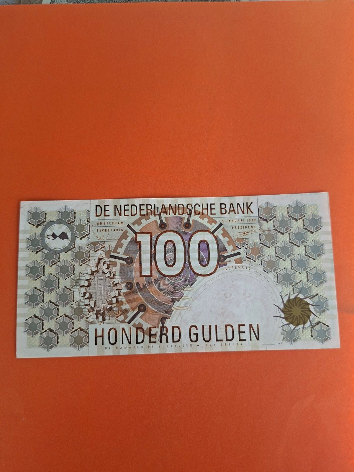 100 gulden Steenuil uit 1992 in UNC
Serie nummer 1184136858, Postzegels en Munten, Bankbiljetten | Nederland, Ophalen of Verzenden