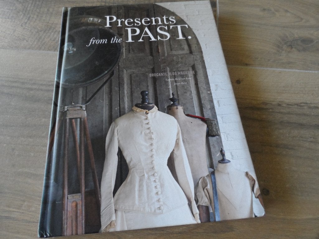 Boek - Presents from the past - Brocante., Ophalen of Verzenden