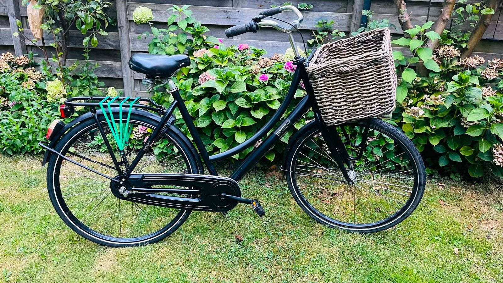 Nette bsp damesfiets zwart 28 inch, Fietsen en Brommers, Terugtraprem, Gebruikt, Versnellingen, 56 cm of meer