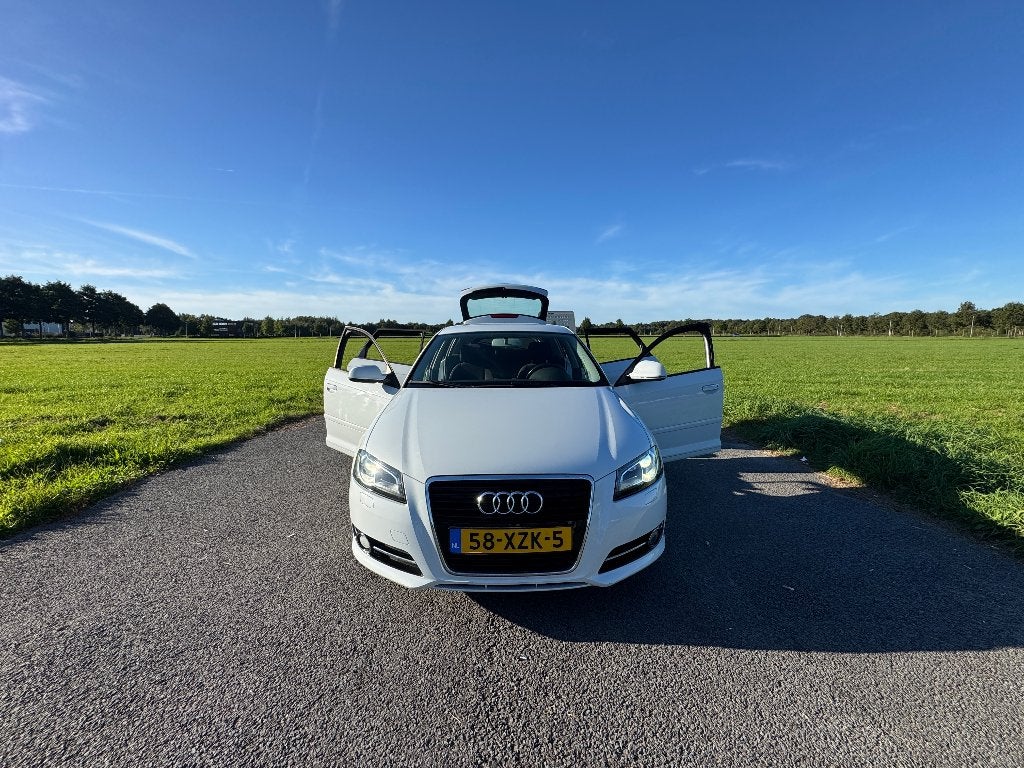 Witte Audi A3 Sportback 1.2 TFSI (105 pk) | 1e Eigenaar, Auto's, Voorwielaandrijving, Stof, 4 cilinders, Xenon verlichting