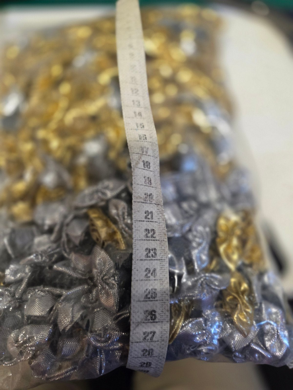 zolderopruiming groet zak zilver en gouden roosjes, Ophalen of Verzenden, Nieuw, Applicatie