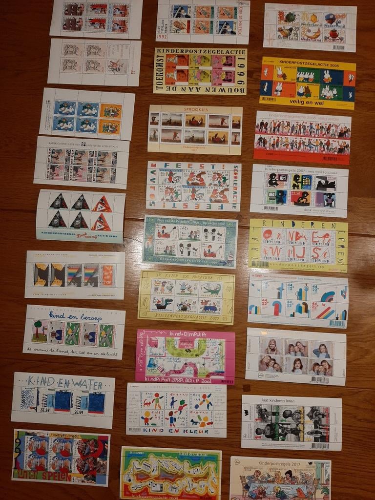 27 velletjes kinderpostzegels postfris, Ophalen of Verzenden, Nederland