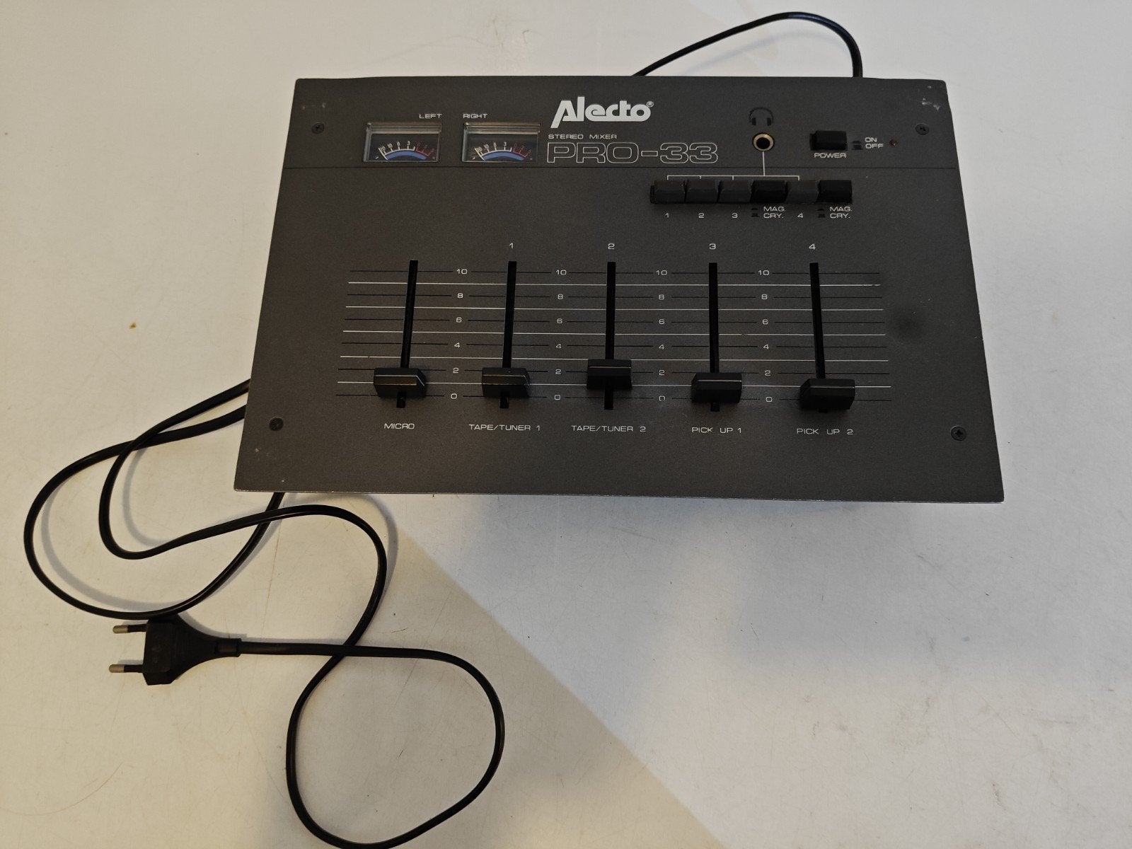 Alecto PRO-33 Stereo Mixer - Vintage Audio Mengpaneel, Ophalen of Verzenden, Gebruikt, Minder dan 5 kanalen, Microfooningang