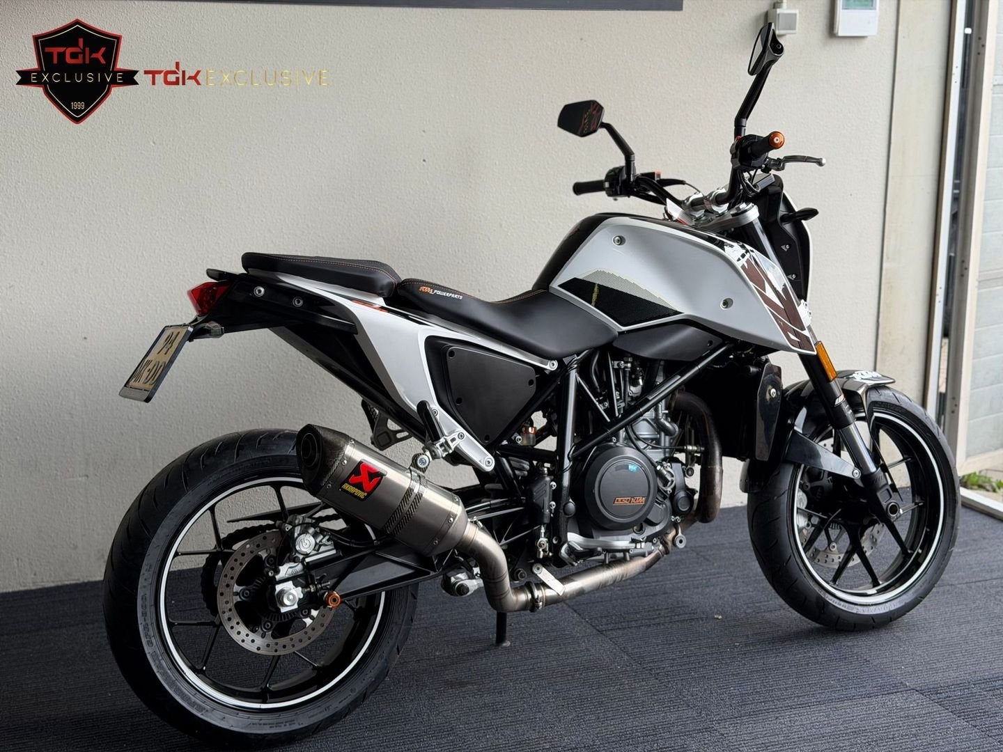 KTM 690 DUKE ABS TC AKRAPOVIC NETTE STAAT! (890 790 990 390), Motoren, 693 cc, Bedrijf, Meer dan 35 kW, Minimaal motorrijbewijs A2
