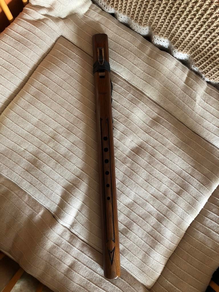 High Spirits Native American Flute - Walnoot - C basfluit, Muziek en Instrumenten, Ophalen of Verzenden, Zo goed als nieuw