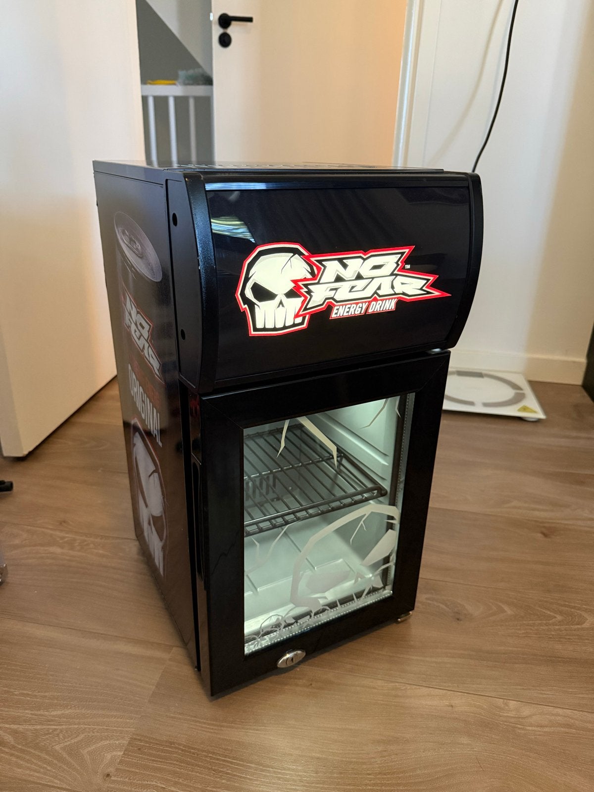 Mini koelkast No Fear Energy Drink, Ophalen, Minder dan 75 liter, Zonder vriesvak, Gebruikt