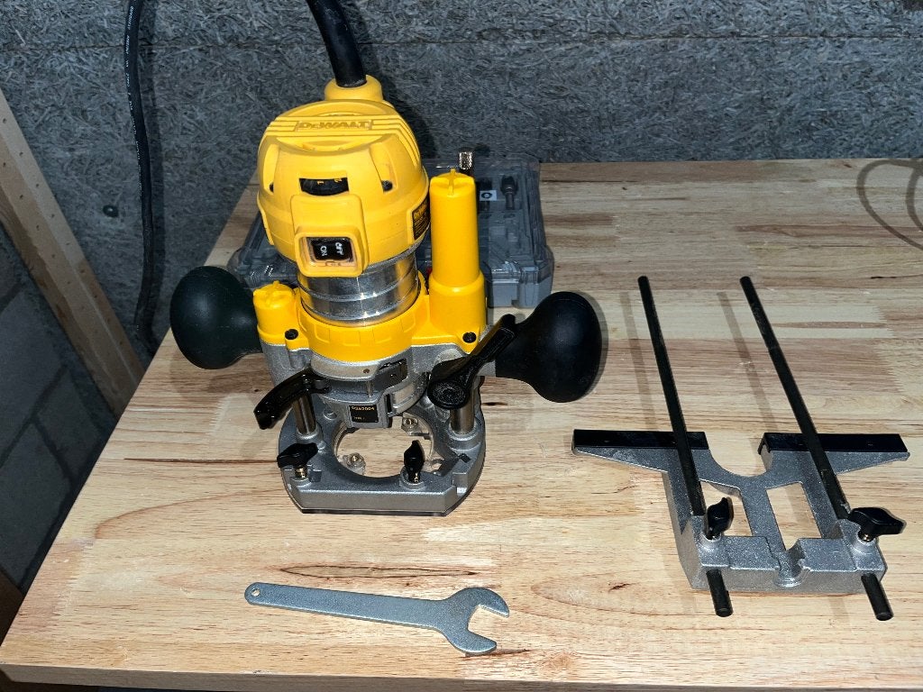 Foto 2 van DeWalt bovenfrees + Bosch freesset