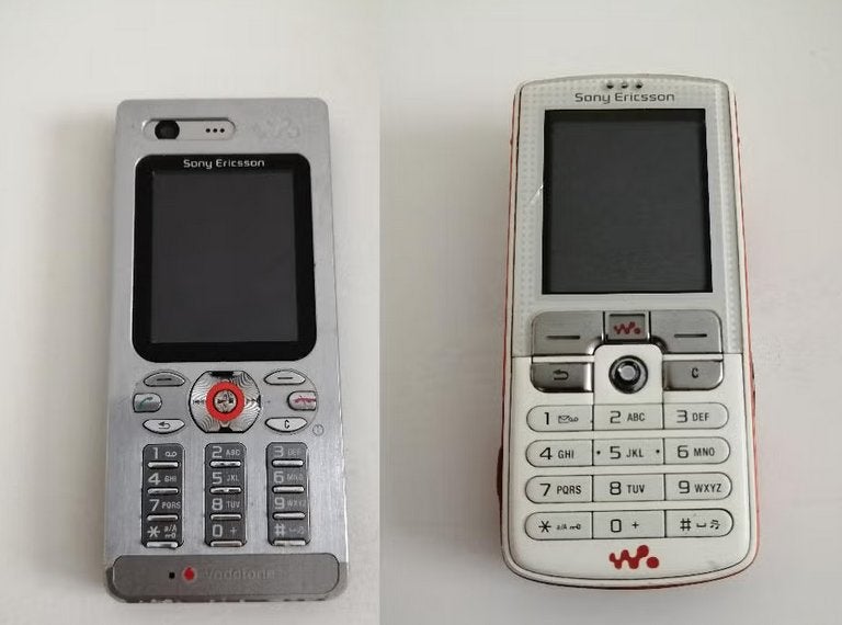 OP=OP!!! Setje Twee Zeer Zeldzame Sony Ericsson W800i/W880i, Gebruikt, Verzenden, Overige systemen, Fysiek toetsenbord