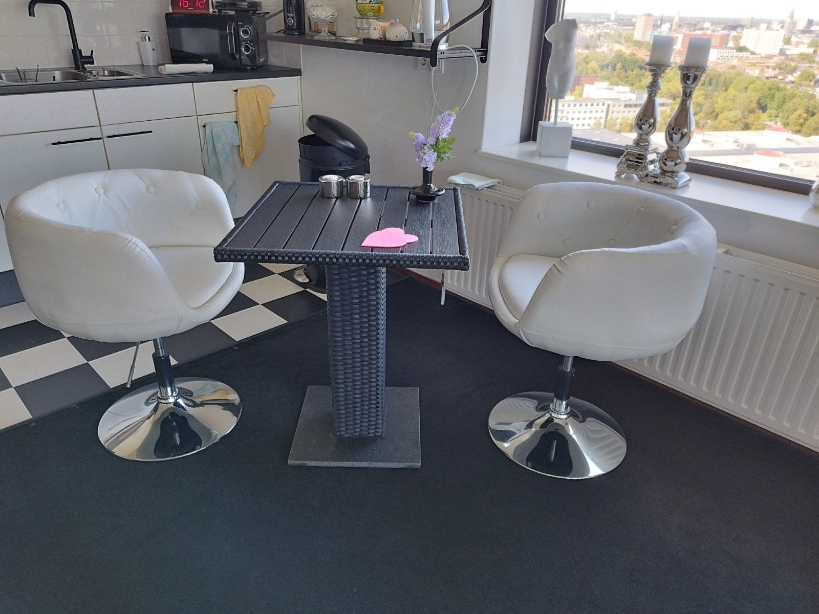 Nieuwe 2 persoons eethoek met Bistro tsfel, Ophalen, Nieuw, Minder dan 4 stoelen