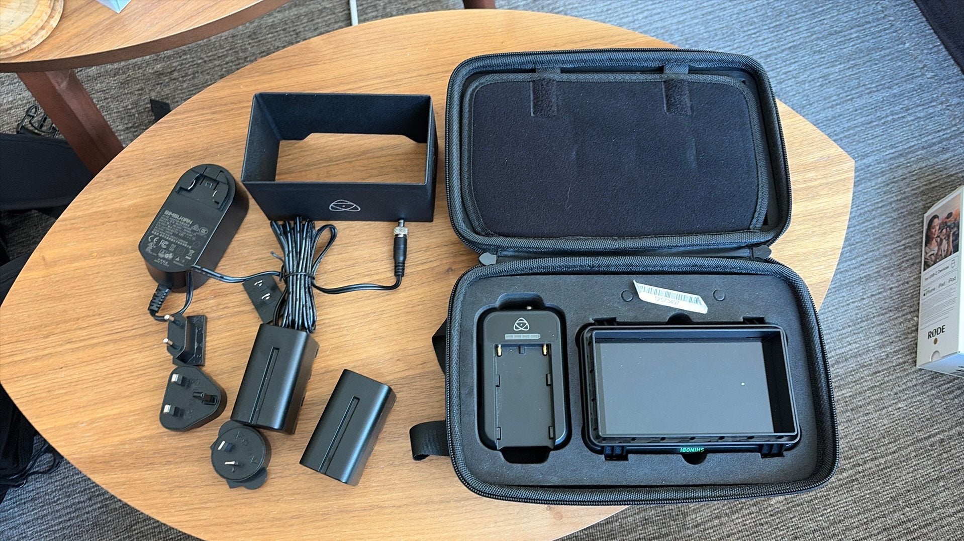 Atomos Shinobi 5.2 fieldmonitor met Accessory Kit, Ophalen of Verzenden, Zo goed als nieuw, Video