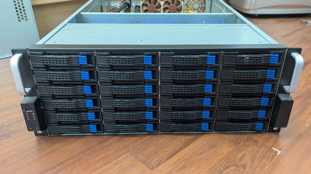 24 Bay | Fantec SRC-4240X07 | 4U server kast | Met rails, Computers en Software, Barebones, Ophalen of Verzenden, Gebruikt