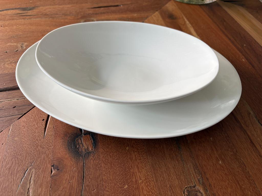 Vtwonen Oval Ivory White set bord en schaal, Ophalen of Verzenden, Zo goed als nieuw, Bord(en), Overige stijlen