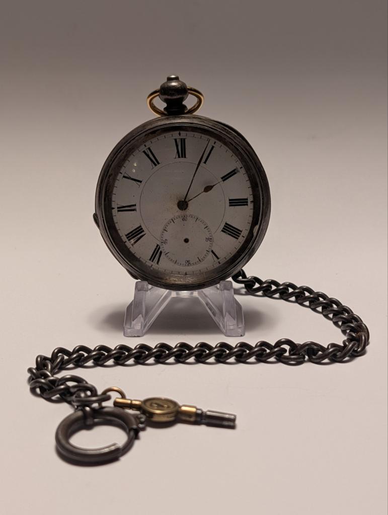 Antiek zakhorloge met ketting en opwindsleutel, 0.935 zilver, Antiek en Kunst, Ophalen of Verzenden